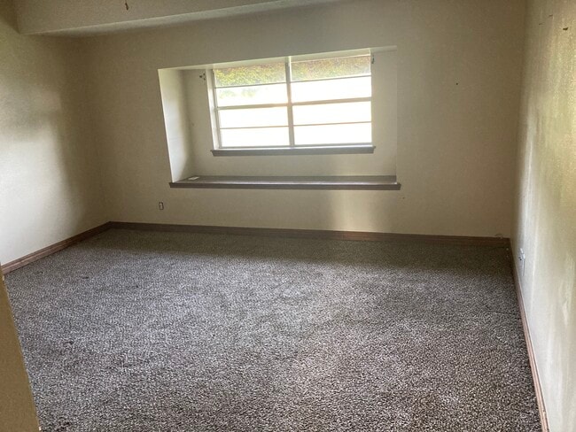 Building Photo - 707 N 1st St