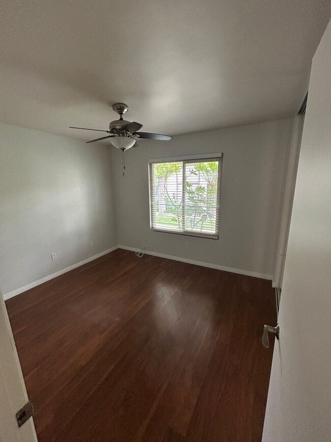Building Photo - Upgraded, single story 2 bedroom Condo! La...
