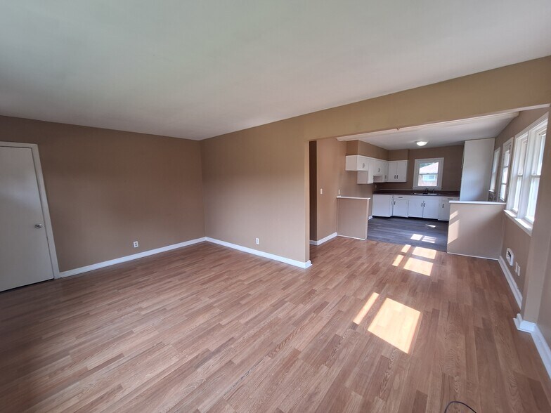 Building Photo - 1611 Clarice Way