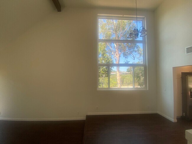 Building Photo - Mission Oaks