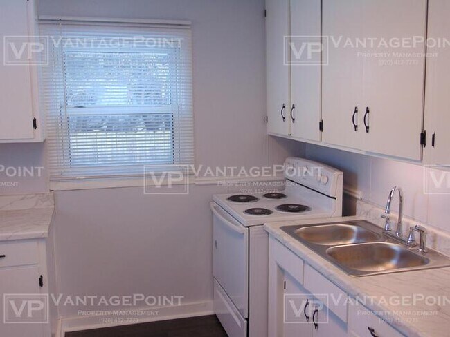 Building Photo - - Manitowoc Home For Rent –