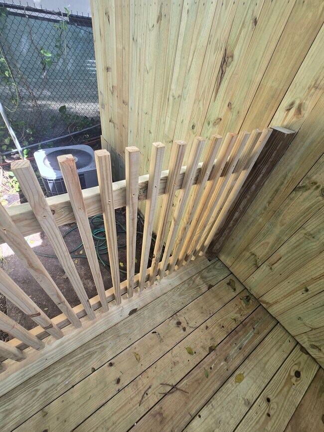 Building Photo - 1901 NW S River Dr