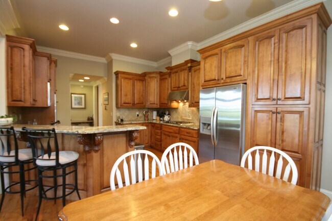 Building Photo - 27 Carriage Hill
