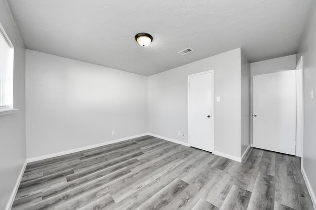 Building Photo - 8011 La Roche Ln