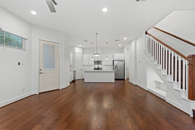 Building Photo - 847 Rachel St