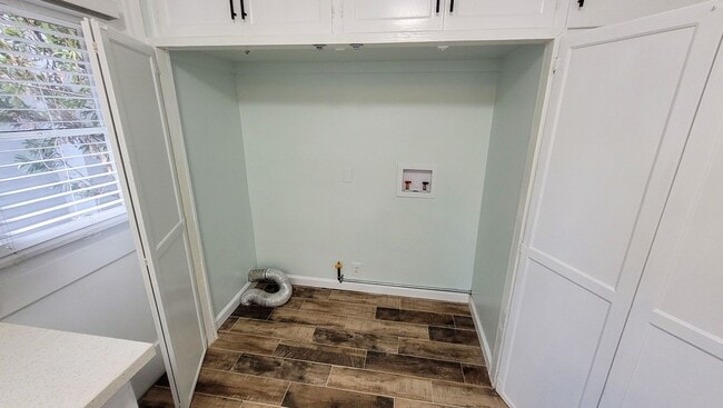 Building Photo - a13508