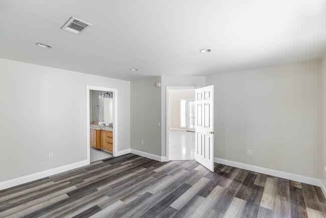 Building Photo - 5508 Wilbur Ave