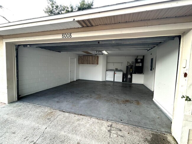 Building Photo - 8008 Aspencrest Ct