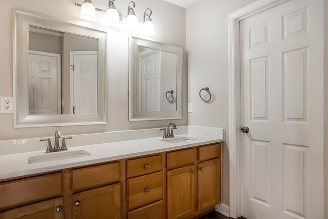 Building Photo - 508 S Allen Rd