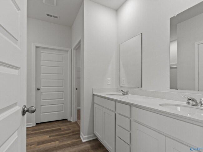 Building Photo - 1251 Eidson St