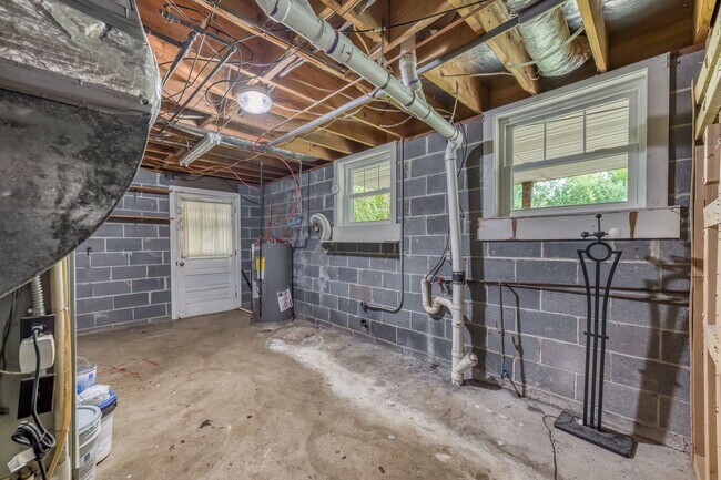Building Photo - 2301 Old Lewis Rd