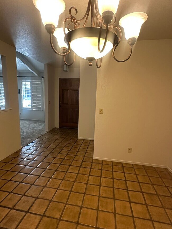 Building Photo - 923 Greenfield Ave