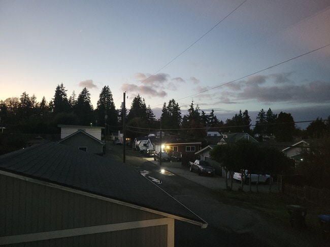 Building Photo - 211-212 W 13th St