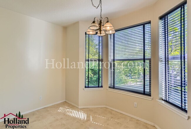 Building Photo - Beautiful End-Unit Townhome with 3 Bedrooms, 3 Full Baths & Private Outdoor Living