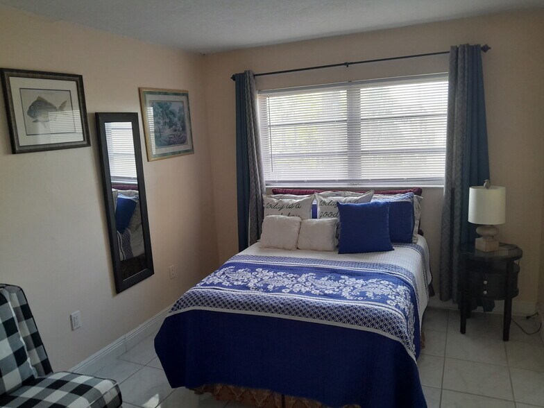 Building Photo - 2551 NW 41st Ave