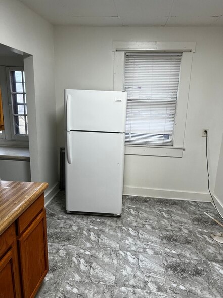 Building Photo - 19 E James St