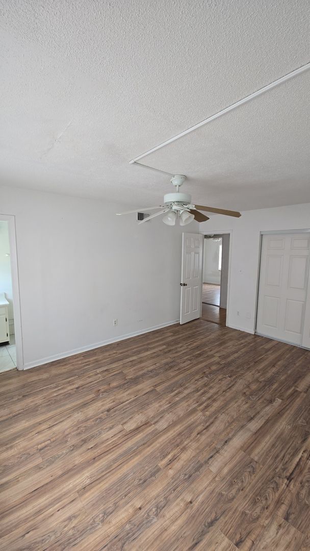 Building Photo - 3bedrooms 2 baths condo in Palms West Avai...