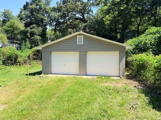 Building Photo - 617 83rd Pl S
