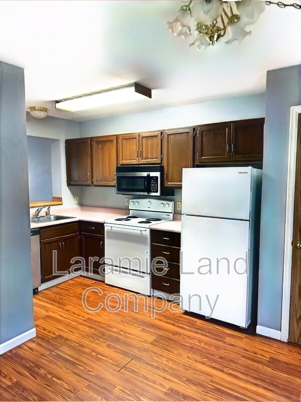 Building Photo - 1675 N 6th St