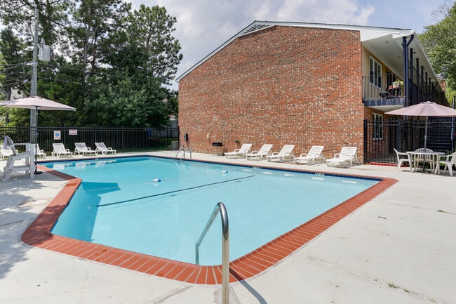 Building Photo - 605 Barberton Dr