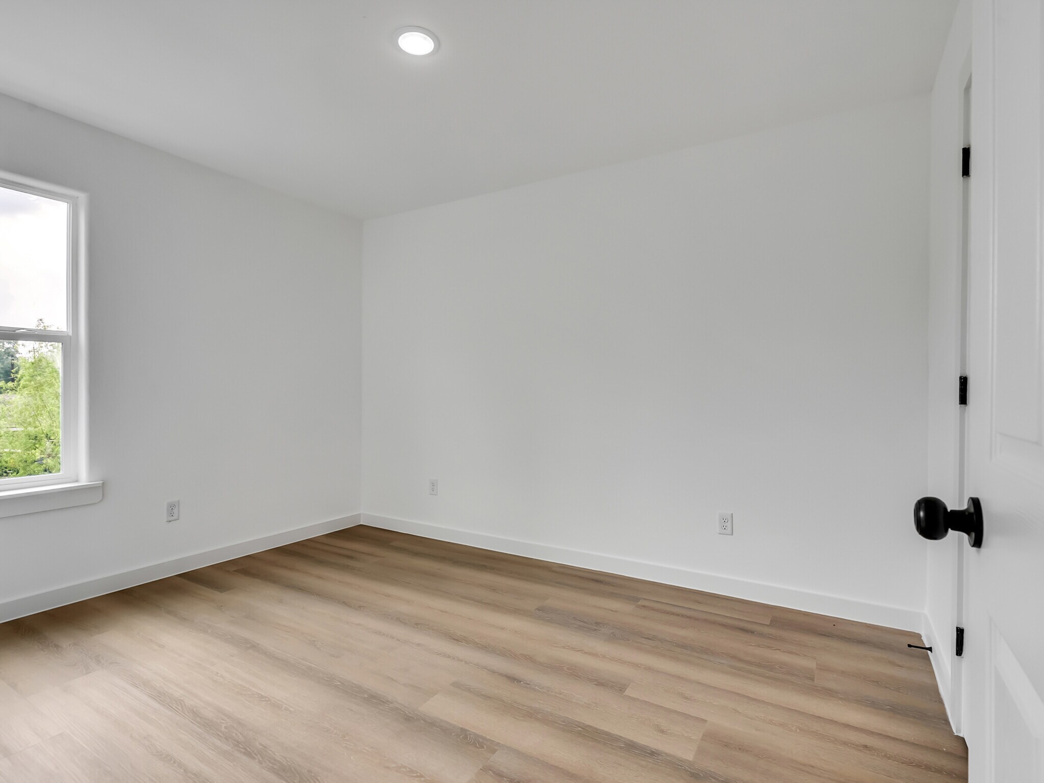 Building Photo - 8104 Crestview Dr