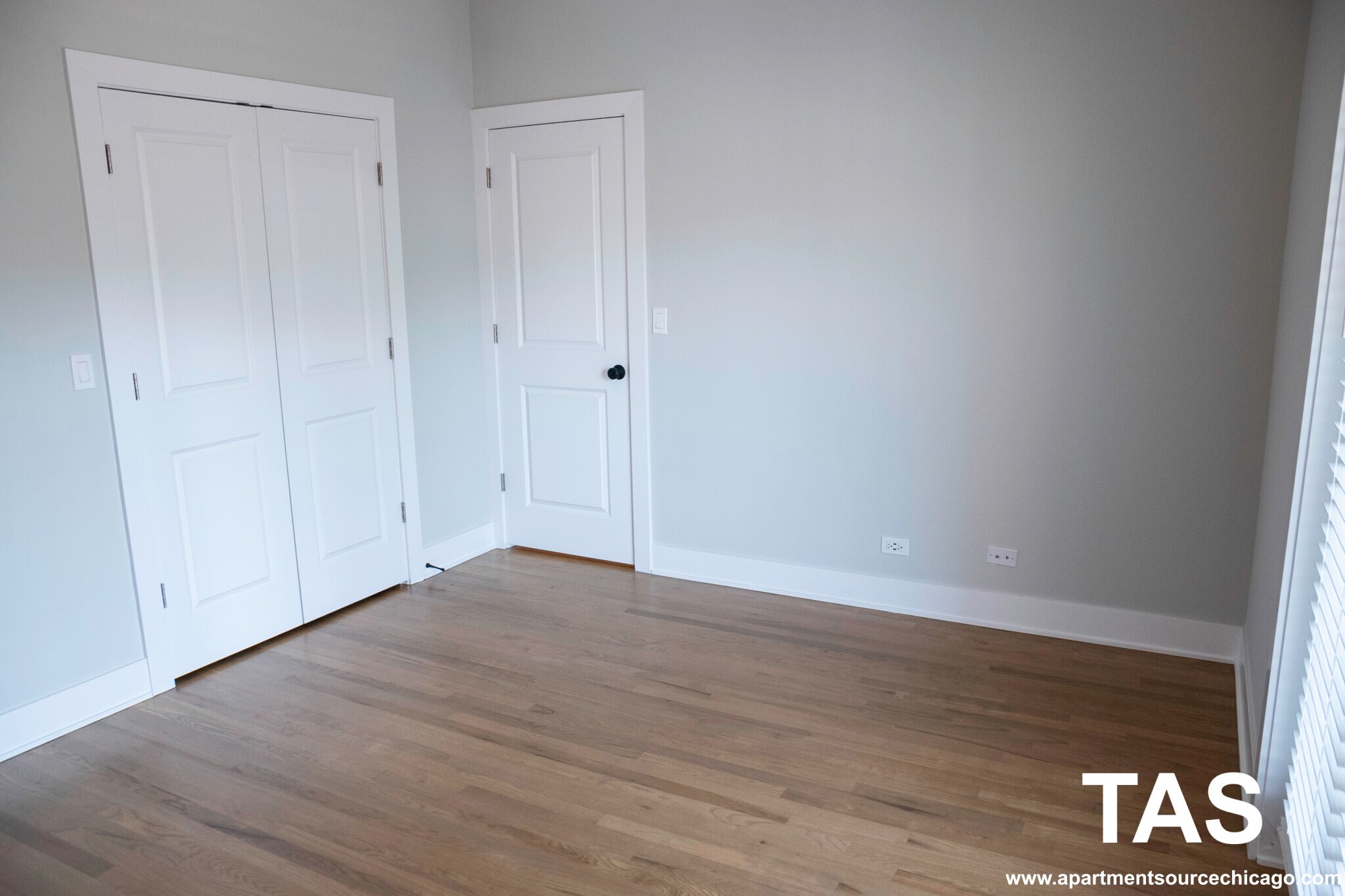 Building Photo - 2320 N Southport Ave