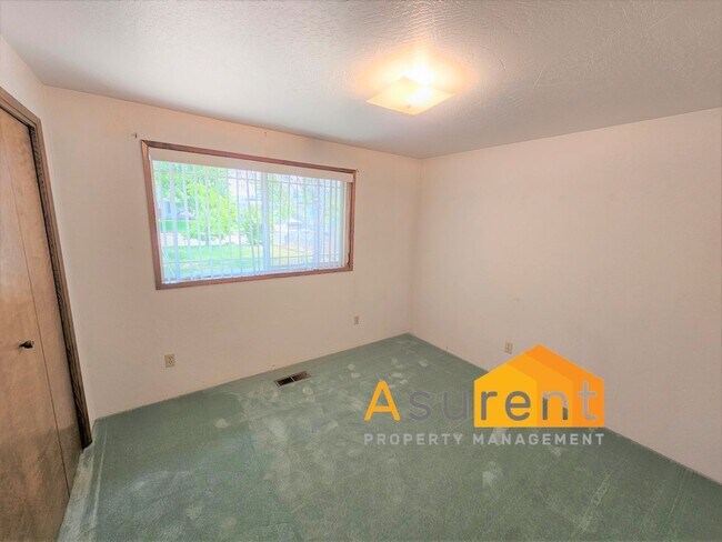 Building Photo - 3085 Connell Ave