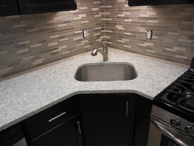 Building Photo - 84 Hooper Rd