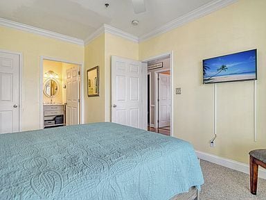 Building Photo - This exquisite condo boasts breathtaking o...