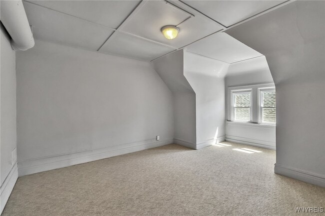 Building Photo - 522 W Ferry St