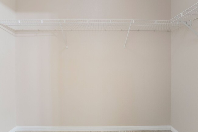 Building Photo - Spacious Two Bedroom with Garage!