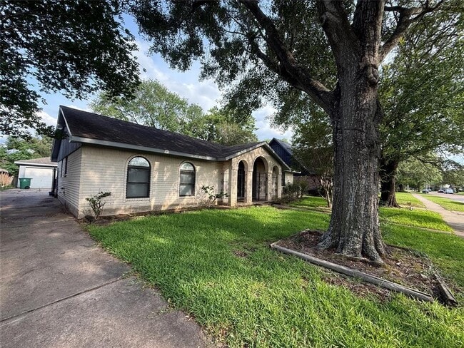 Building Photo - 7507 Lacy Hill Dr