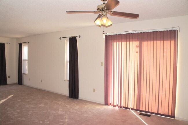 Building Photo - 1420 Royal Oak Ct