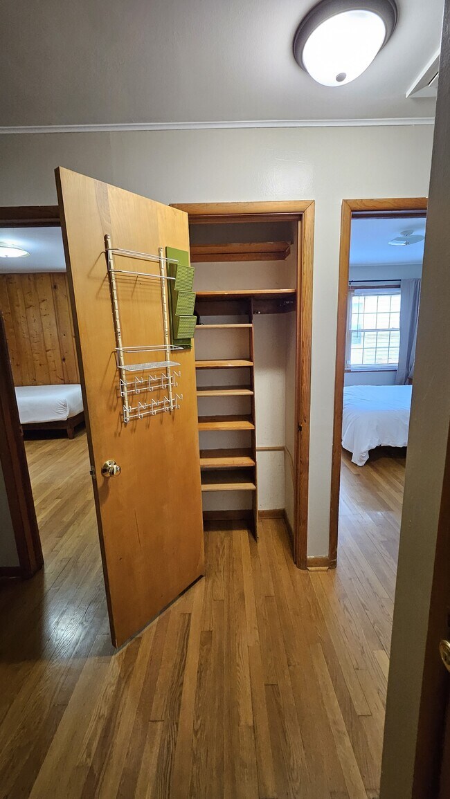 Building Photo - 509 S Swain Ave