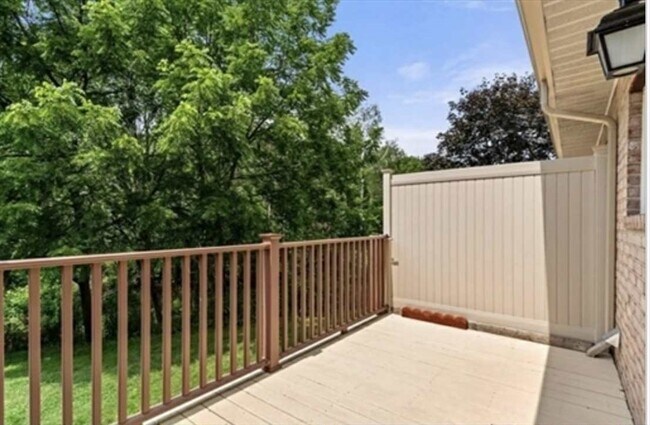 Building Photo - 269 Farrwood Dr