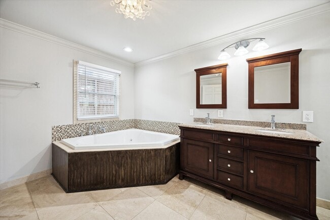 Building Photo - 2506 Avalon Pl