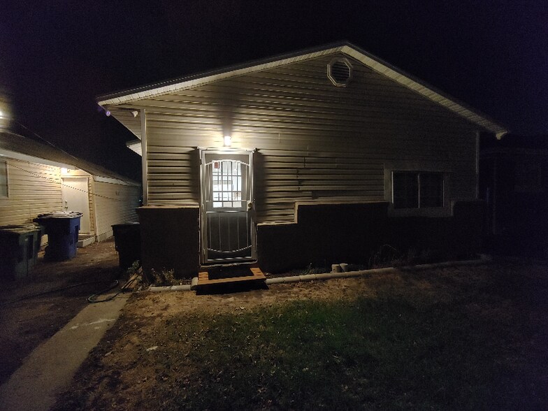 Building Photo - 3255 Ogden Ave