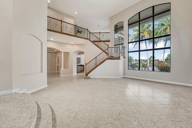 Building Photo - 10513 Versailles Blvd