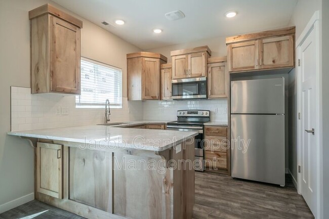 Building Photo - 1801 Jennie Lee Dr