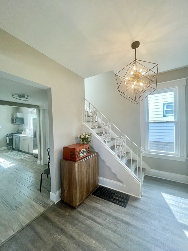 Entry Way/Stairs - 5717 Adelphi St