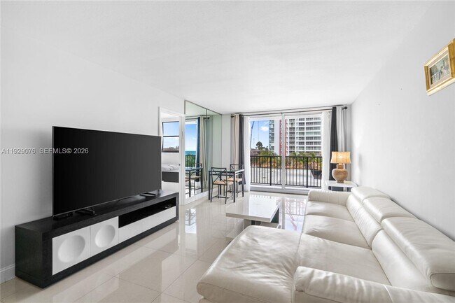 Building Photo - 9273 Collins Ave