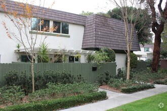 Building Photo - Newly Renovated Anaheim Townhome For Lease