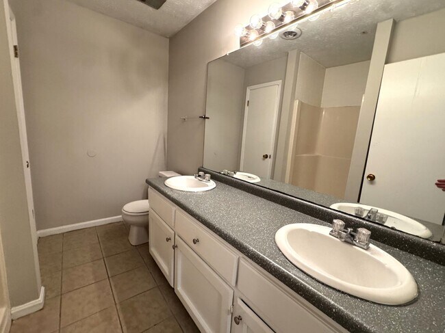 Building Photo - 158 VFW Dr