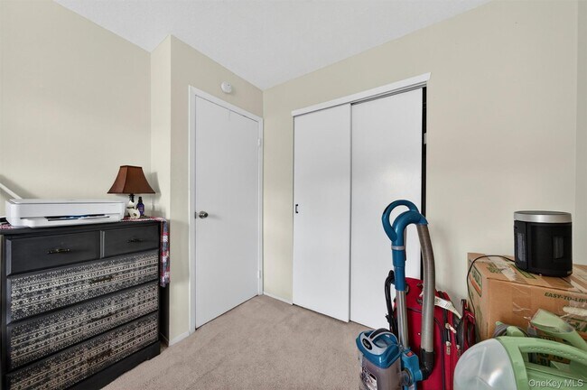 Building Photo - 1208 Whispering Hills Dr