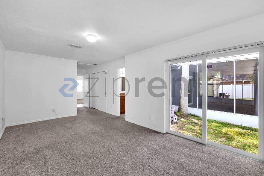 Building Photo - Unit