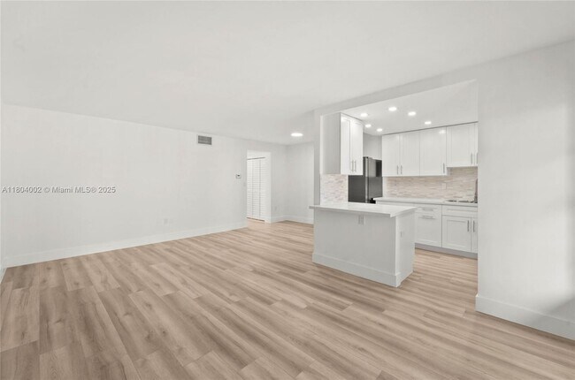 Building Photo - 240 Collins Ave