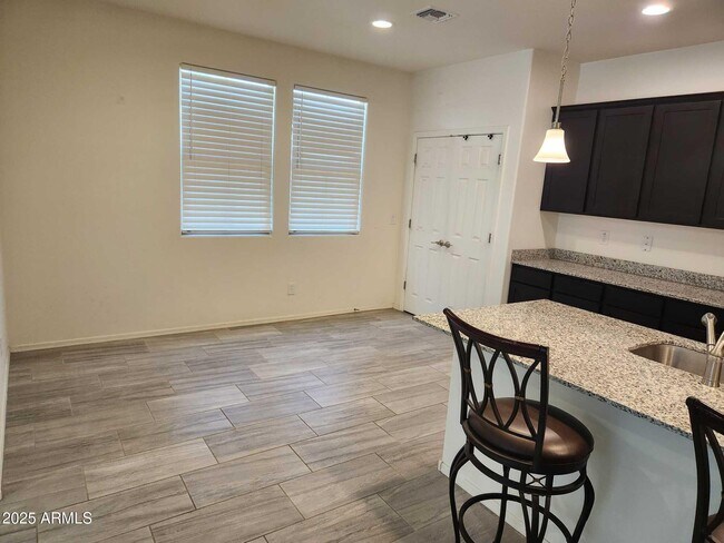 Building Photo - 148 N 56th Pl