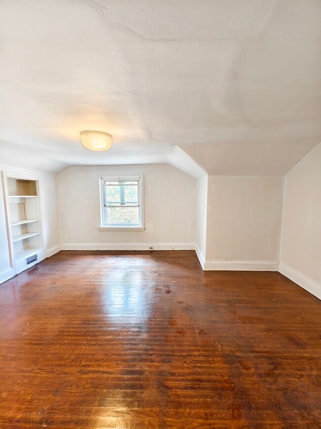 Building Photo - 413 N 33rd St