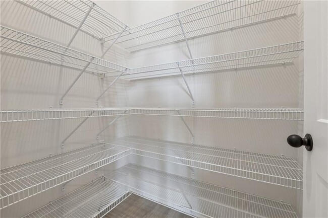 Building Photo - 428 Meadows Ln