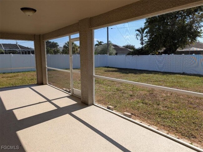 Building Photo - 1502 SW 43rd Ln